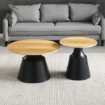 Set due tavolini da salotto rotondi Dual con piano rovere e struttura in metallo nero