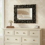 Specchiera Madrid con decoro in stile barocco nero lucido