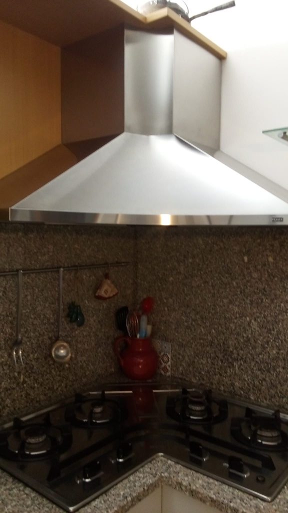 Cucina Usata completa di : piano cottura, forno da incasso , forno microonde , cappa , frigo americano Samsung + tavolo e 4 sedie 762 (senza top)