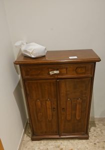 Mobile In Legno 2 Porte E 1 Cassetto Usato 3356/U