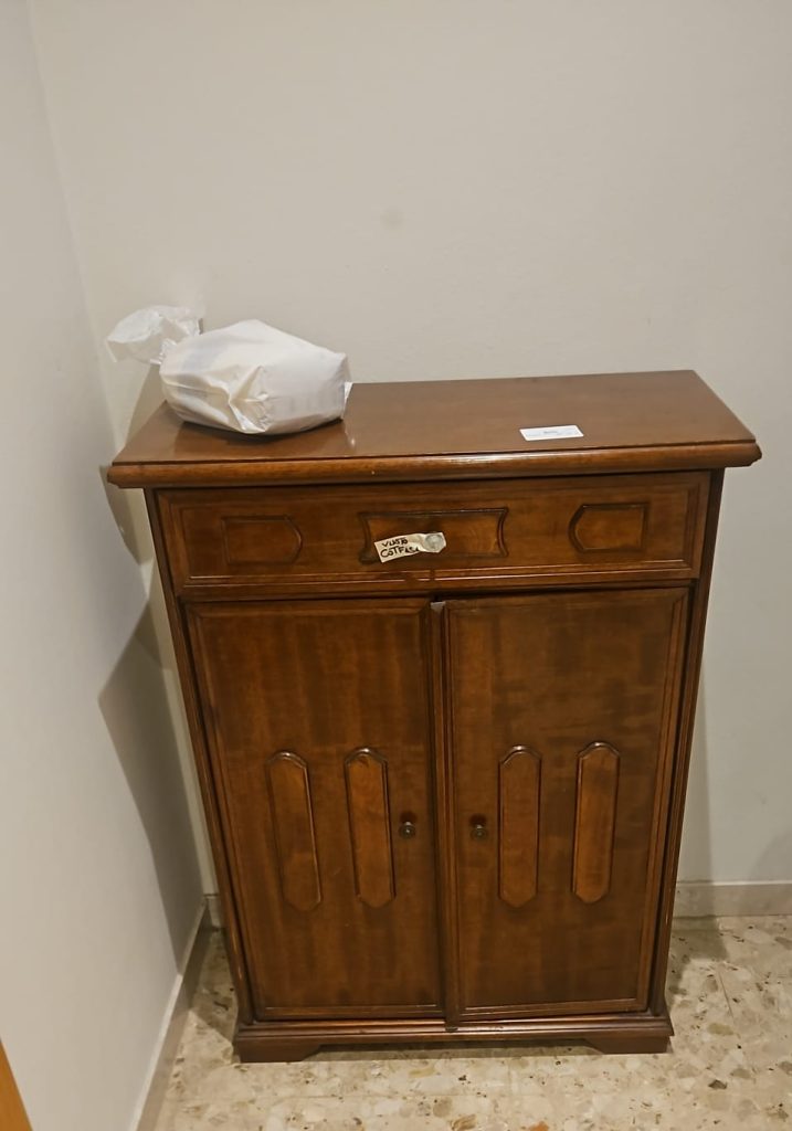 Mobile In Legno 2 Porte E 1 Cassetto Usato 3356/U
