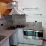 Cucina Usata completa di : piano cottura, forno da incasso , forno microonde , cappa , frigo americano Samsung + tavolo e 4 sedie 762 (senza top)