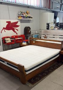 Letto Matrimoniale Con Rete e Comodini Usato 742