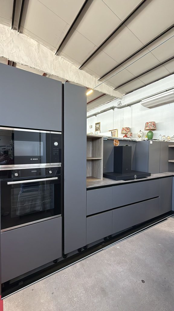 Cucina Piano Lavoro In Hpl Con Elettrodomestici Usato 788