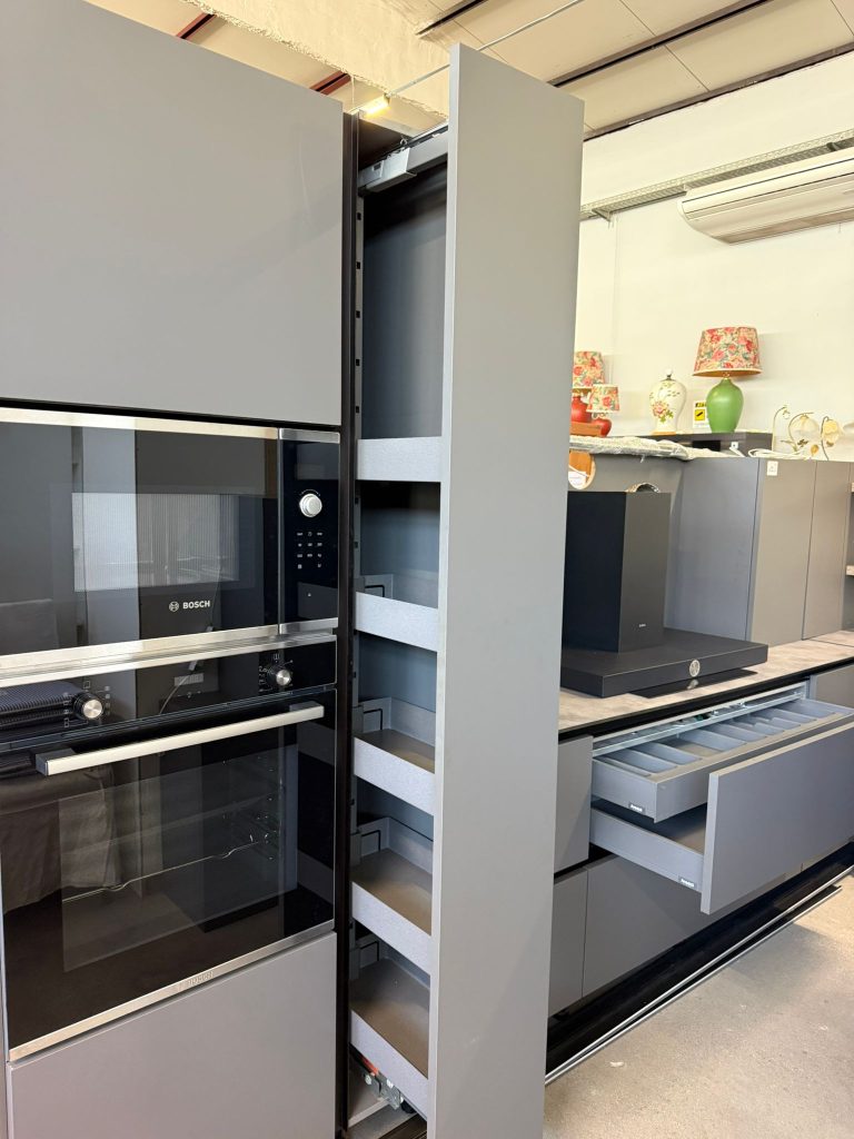 Cucina Piano Lavoro In Hpl Con Elettrodomestici Usato 788