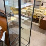 Vetrinetta In Metalo Nero E Ripiani In Vetro Usato 4502/U