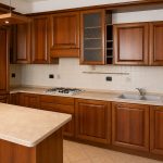 Mobile cucina in legno completa di elettrodomestici: piano cottura, forno, lavastoviglie, cappa e frigo da incasso USATA 4652/U