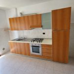 Mobile cucina usata completa di: piano cottura 4 fuochi, forno , cappa, frigorifero a incasso USATO 4127/U