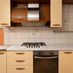 Mobile cucina usata completa di elettrodomestici: piano cottura, forno, lavastoviglie, cappa e frigorifero da incasso USATA 954