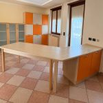 Mobile Cucina Usata Completa Di Elettrodomestici: forno, piano cottura, cappa, lavello e lavastoviglie, con un pratico bancone snack 4411/U