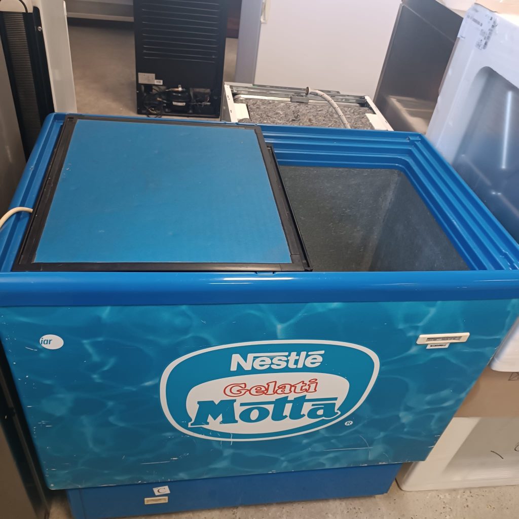Congelatore A Pozzetto Per Gelati A Marchio Motta Usato 3893/U