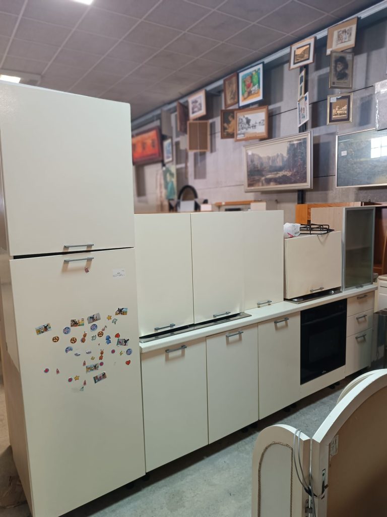 Mobile cucina completa di: lavello, piano cottura 4 fuochi e forno USATA 876