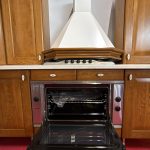 Cucina Lineare In Legno Con Top Marmo Nuovo Da Esposizione 418/U