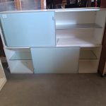 Parete Attrezzata Bianca Con Ante In Vetro Grigio Usata 3796/U