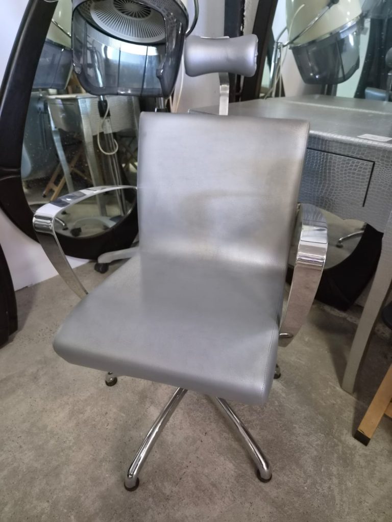 Poltrona Con Appoggia Collo Per Trucco Usata 799