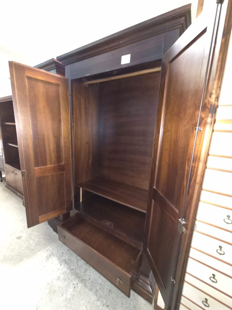 Armadio In Legno Massiccio A 2 Ante +1 Cassetto Usato 941