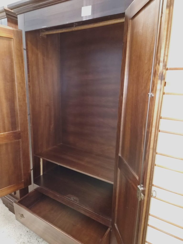 Armadio In Legno Massiccio A 2 Ante +1 Cassetto Usato 941