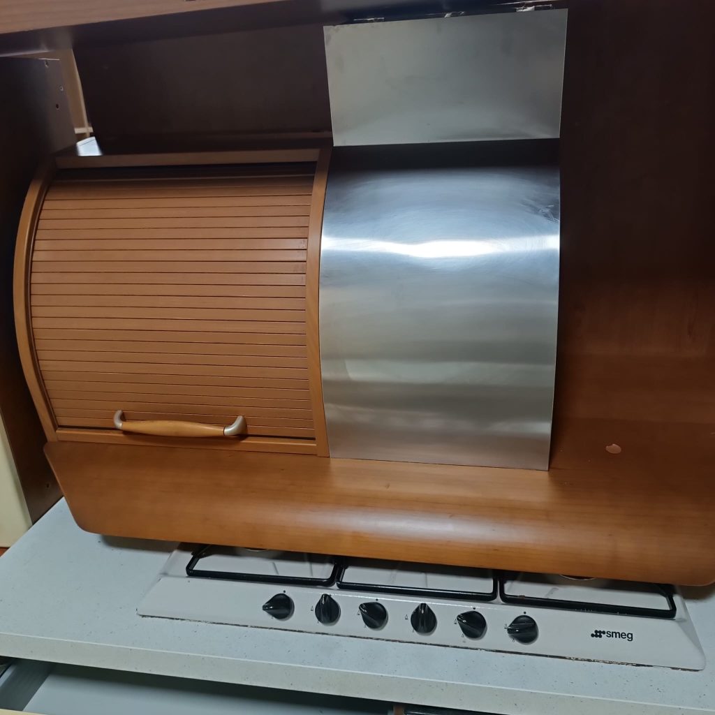 Mobile cucina usata completa di elettrodomestici: piano cottura, forno, lavastoviglie, cappa e frigorifero da incasso USATA 954