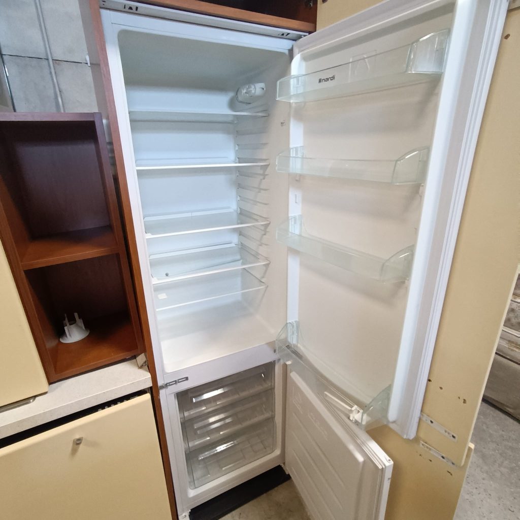 Mobile cucina usata completa di elettrodomestici: piano cottura, forno, lavastoviglie, cappa e frigorifero da incasso USATA 954