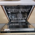 Mobile cucina usata completa di elettrodomestici: piano cottura, forno, lavastoviglie, cappa e frigorifero da incasso USATA 954