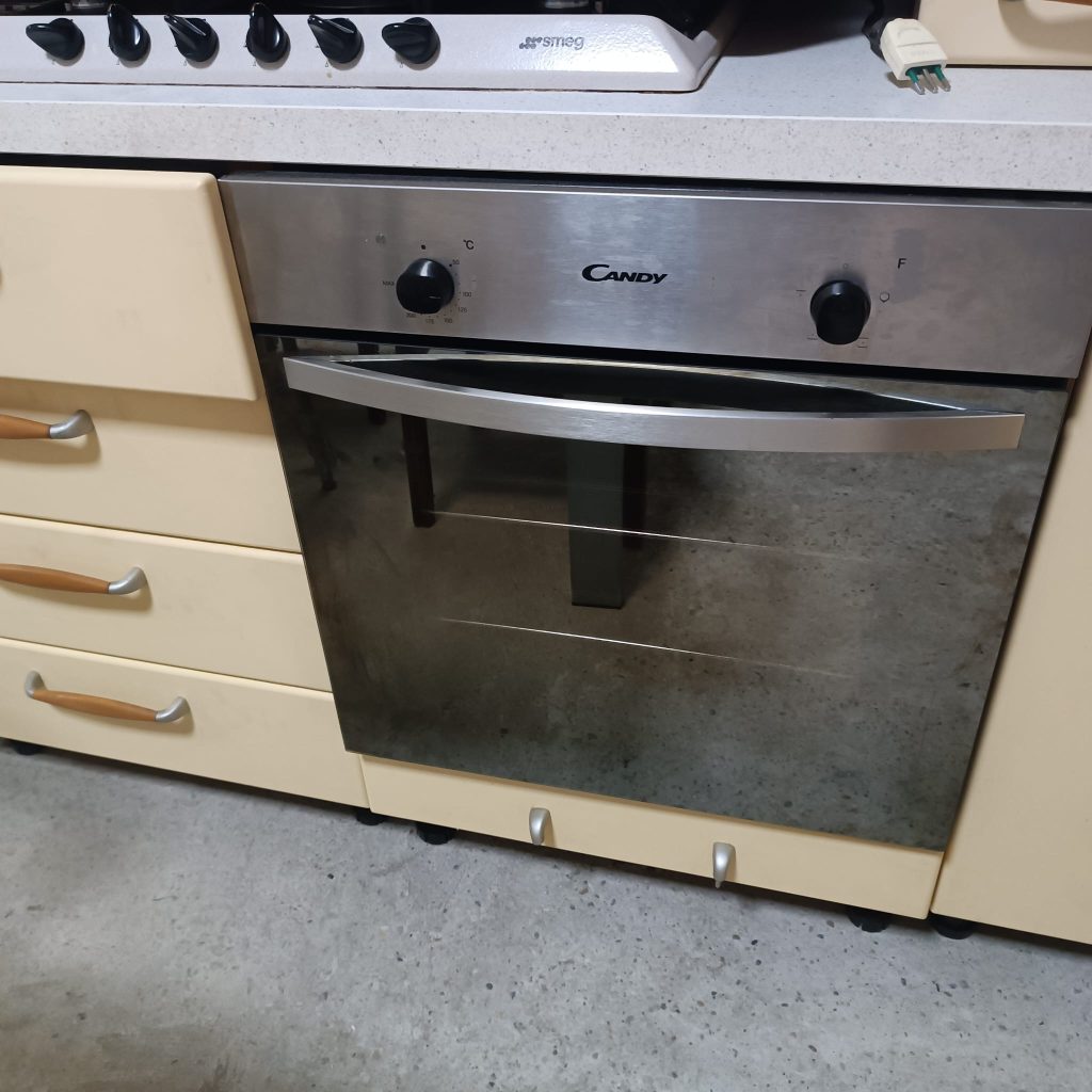 Mobile cucina usata completa di elettrodomestici: piano cottura, forno, lavastoviglie, cappa e frigorifero da incasso USATA 954