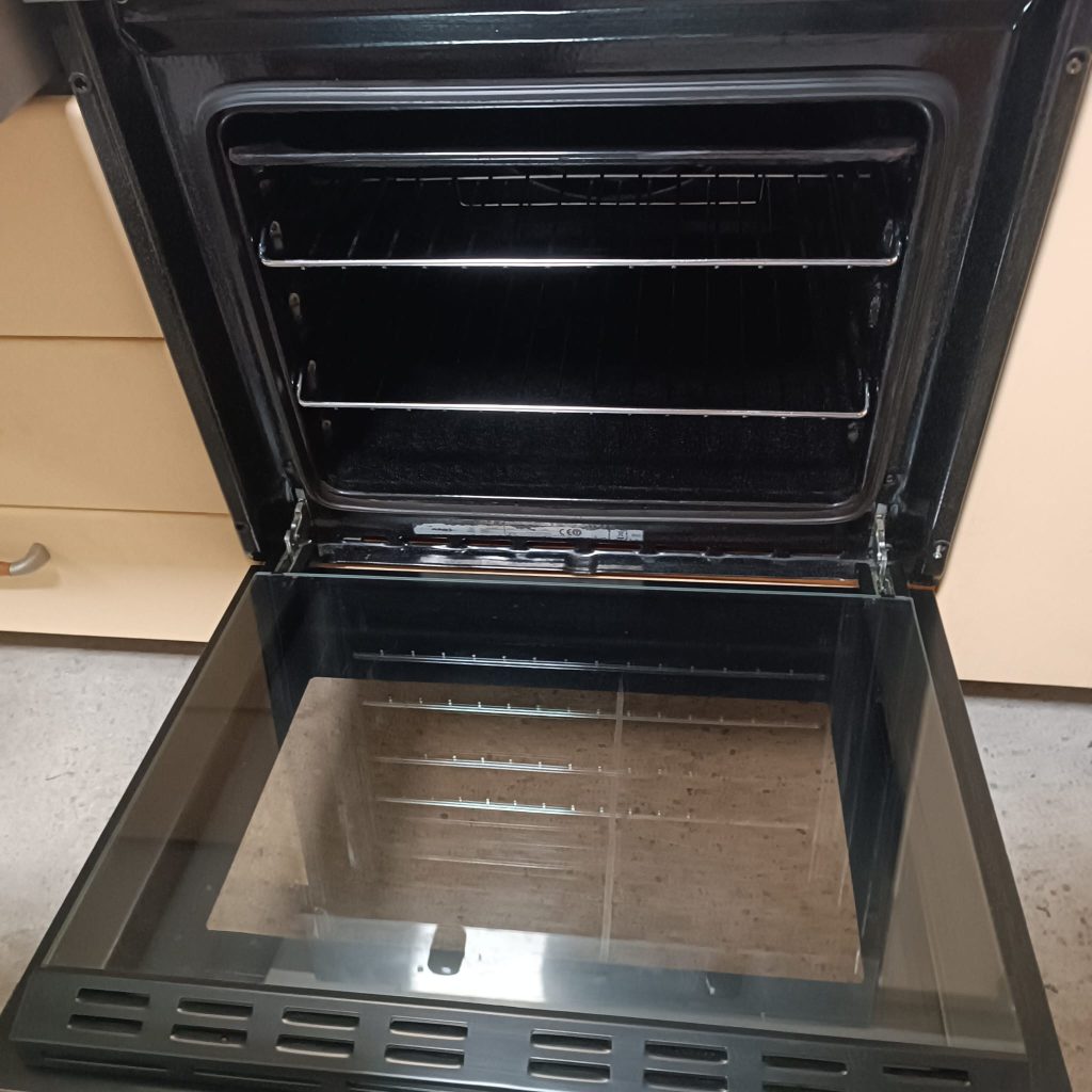 Mobile cucina usata completa di elettrodomestici: piano cottura, forno, lavastoviglie, cappa e frigorifero da incasso USATA 954