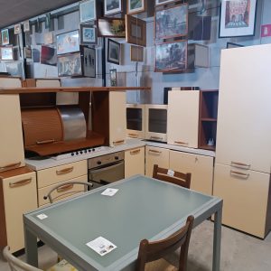 Mobile cucina usata completa di elettrodomestici: piano cottura, forno, lavastoviglie, cappa e frigorifero da incasso USATA 954