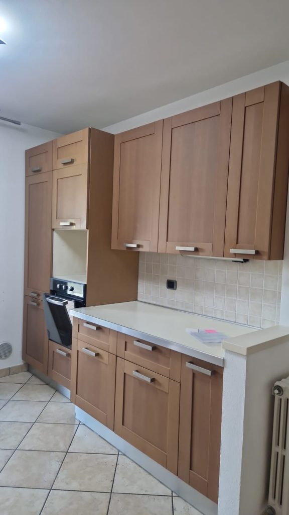 Mobile cucina completa di: frigorifero, freezer, forno e lavello USATA 1002