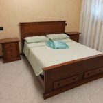 Camera da letto completa di: comò con specchiera, 2 comodini, struttura letto , rete e materasso e armadio a 5 ante USATO 1017