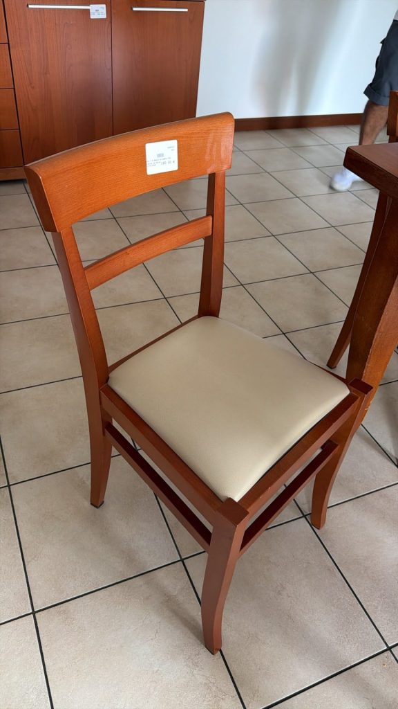 Set 6 sedie in legno con seduta in pelle USATO 952