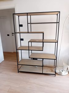 Libreria asimmetrica con ripiani in legno USATA 1000