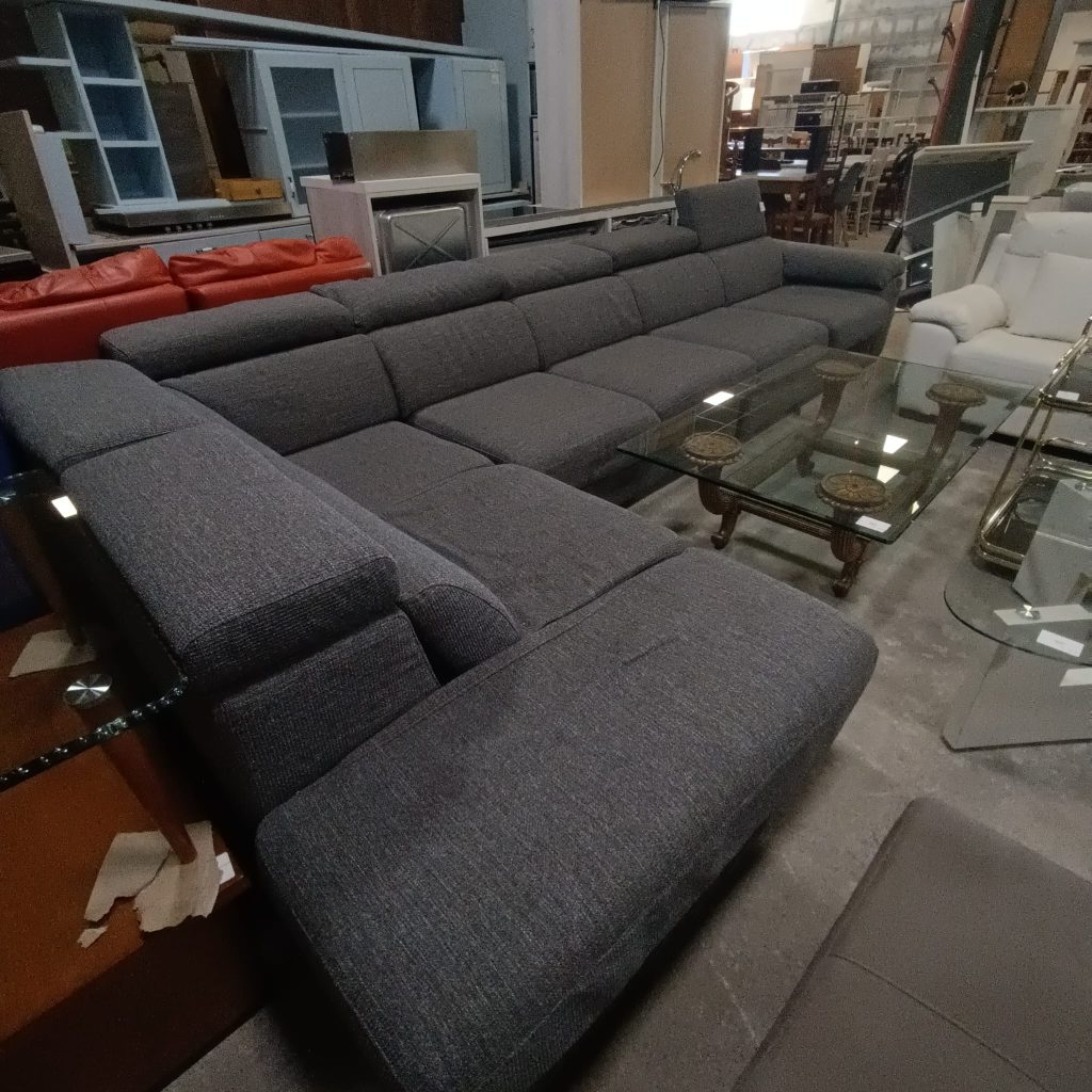 Divano letto angolare con penisola Poltrone Sofà in tessuto grigio 1008