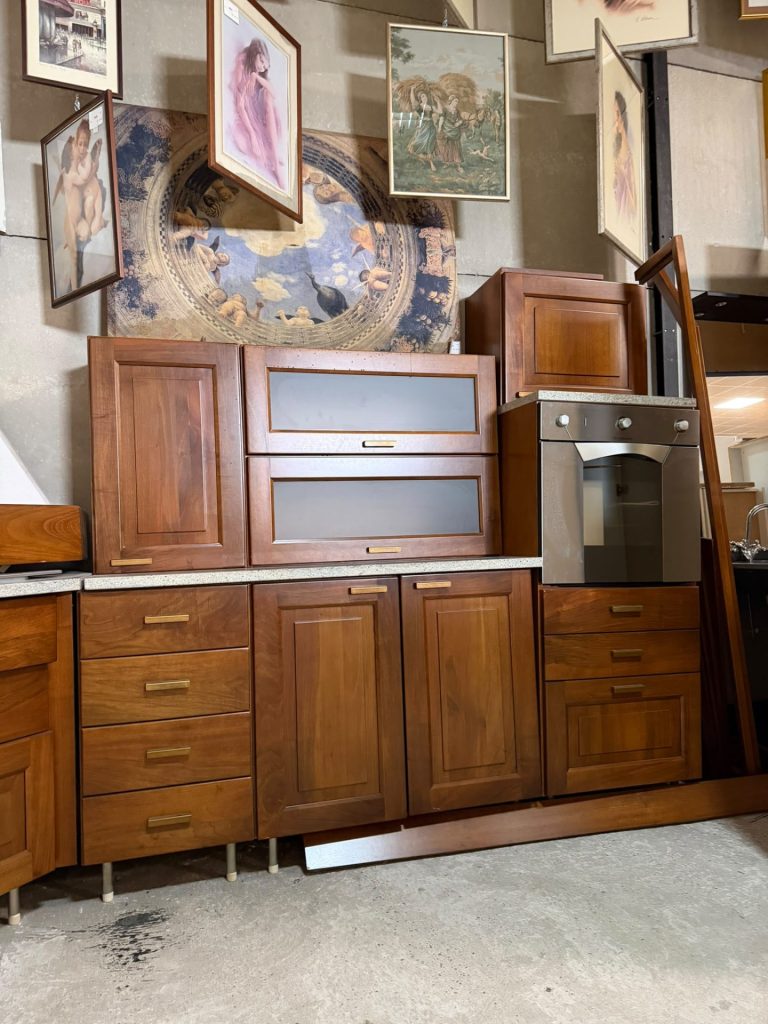Mobile Cucina in Legno Massiccio in Noce Nuova 310x310cm 506/U