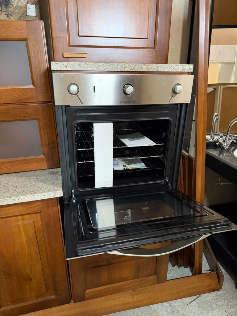 Mobile Cucina in Legno Massiccio in Noce Nuova 310x310cm 506/U