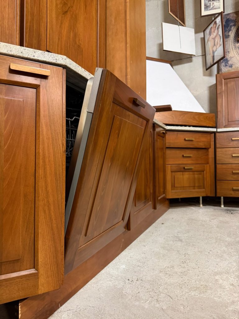 Mobile Cucina in Legno Massiccio in Noce Nuova 310x310cm 506/U