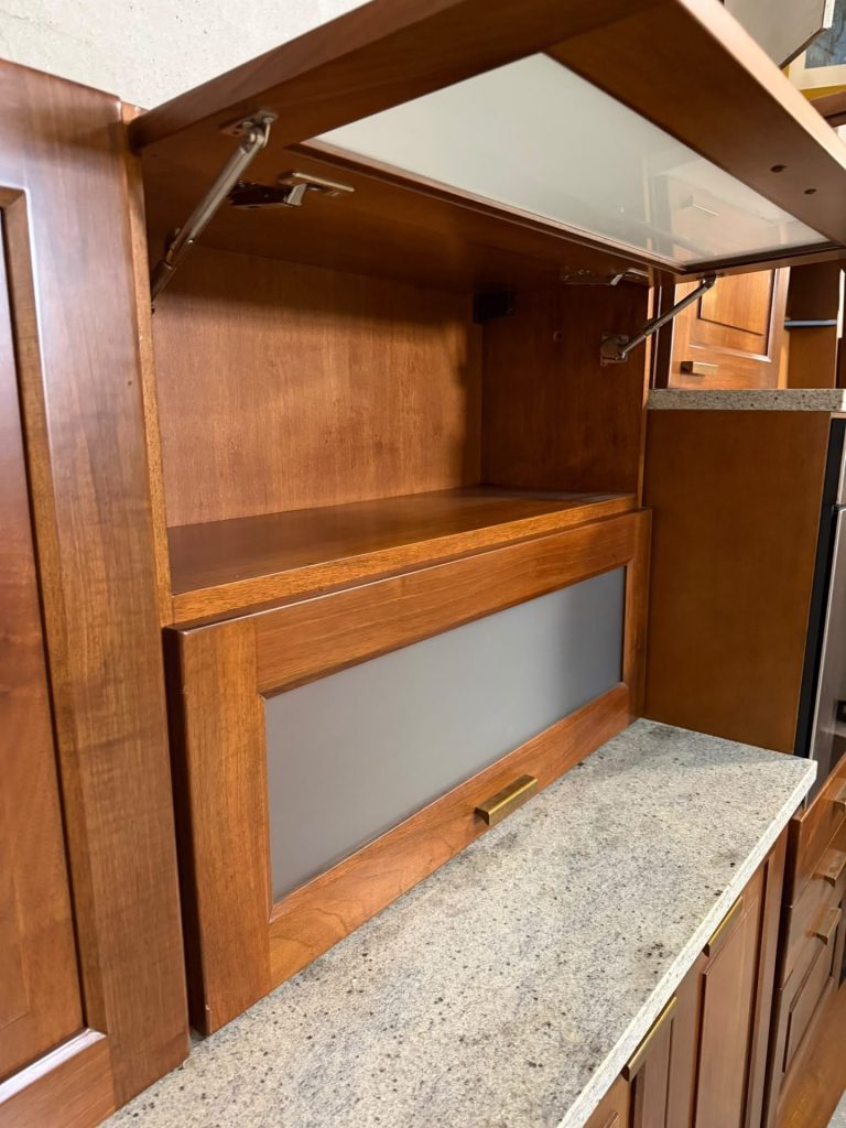 Mobile Cucina in Legno Massiccio in Noce Nuova 310x310cm 506/U