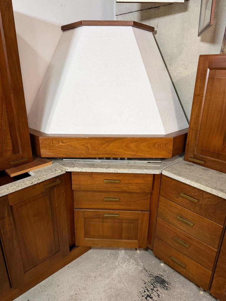 Mobile Cucina in Legno Massiccio in Noce Nuova 310x310cm 506/U