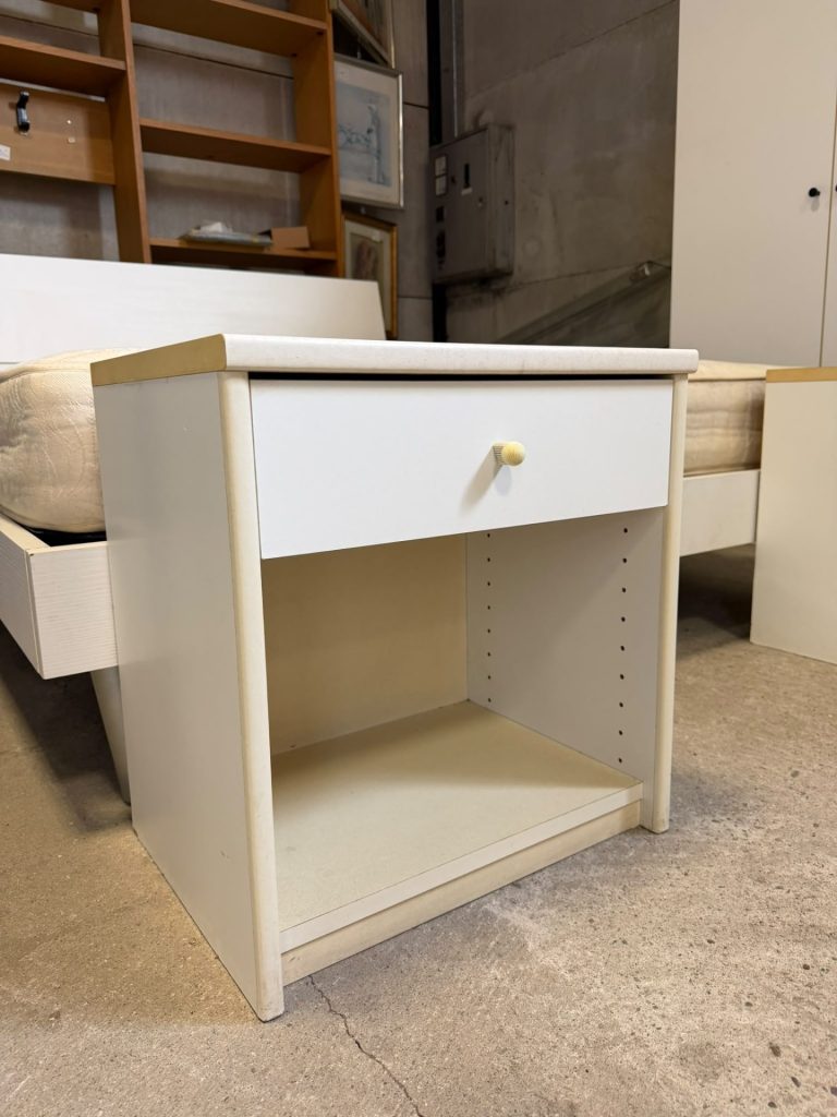 Camera da letto completa di: letto matrimoniale con rete e materasso, 2 comodini, armadio a 6 ante scomponibile USATO 4802/U