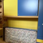 Cameretta completa di: armadio a ponte , 2 letti singoli con rete e materasso, scrivania con cassetti e comodino USATO 4987/U