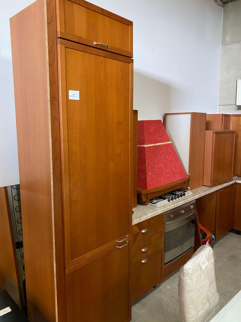 Mobile cucina con elettrodomestici: forno, cappa, piano cottura e frigorifero incasso (no lavastoviglie) USATA 1014