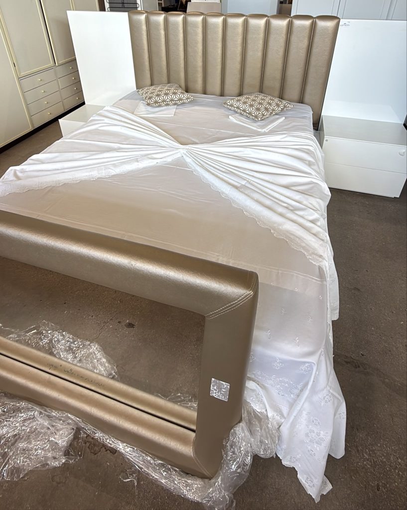 Letto Imbottito matrimoniale completo di rete e materasso USATO 979