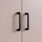 Armadio H 210 cm. 3 ante con 2 cassetti con cassa noce naturale e ante cashmere