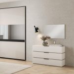 Camera Milva con letto contenitore Sofaback grigio chiaro e armadio scorrevole 2 ante specchiate in cashmere e antracite
