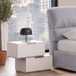 Camera Milva con letto contenitore Sofaback grigio chiaro e armadio scorrevole 2 ante specchiate in cashmere e antracite