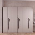 Camera da letto Frida con letto contenitore con inserto a specchio e armadio 6 ante battenti con specchi sagomati cashmere