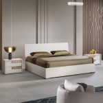 Camera da letto Sabina con letto contenitore in legno e armadio 6 ante battenti in cashmere e noce chiaro