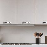Cucina Meraviglia XL reversibile L 375 cm. con basi e colonne olmo e pensili alti bianco frassinato elettrodomestici inclusi