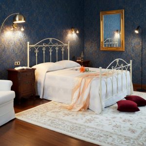 Letto in ferro una piazza e mezza Incanto con testiera con dettagli decorativi in bianco opaco