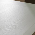 Tavolo allungabile Gondar 180x90 cm. con piano in bianco frassinato e base bianco frassinato