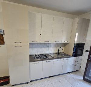 Cucina Completa Di Elettrodomestici Usata 1095